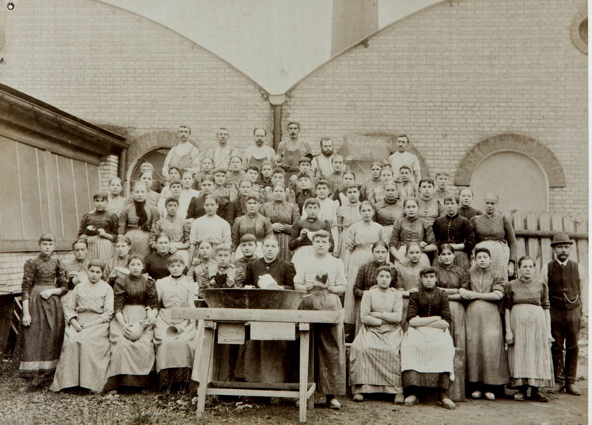 1895-fotoserie-der-werksangehörigen-07