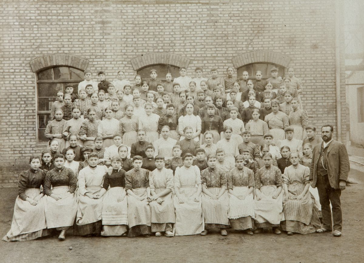 1895-fotoserie-der-werksangehörigen-17