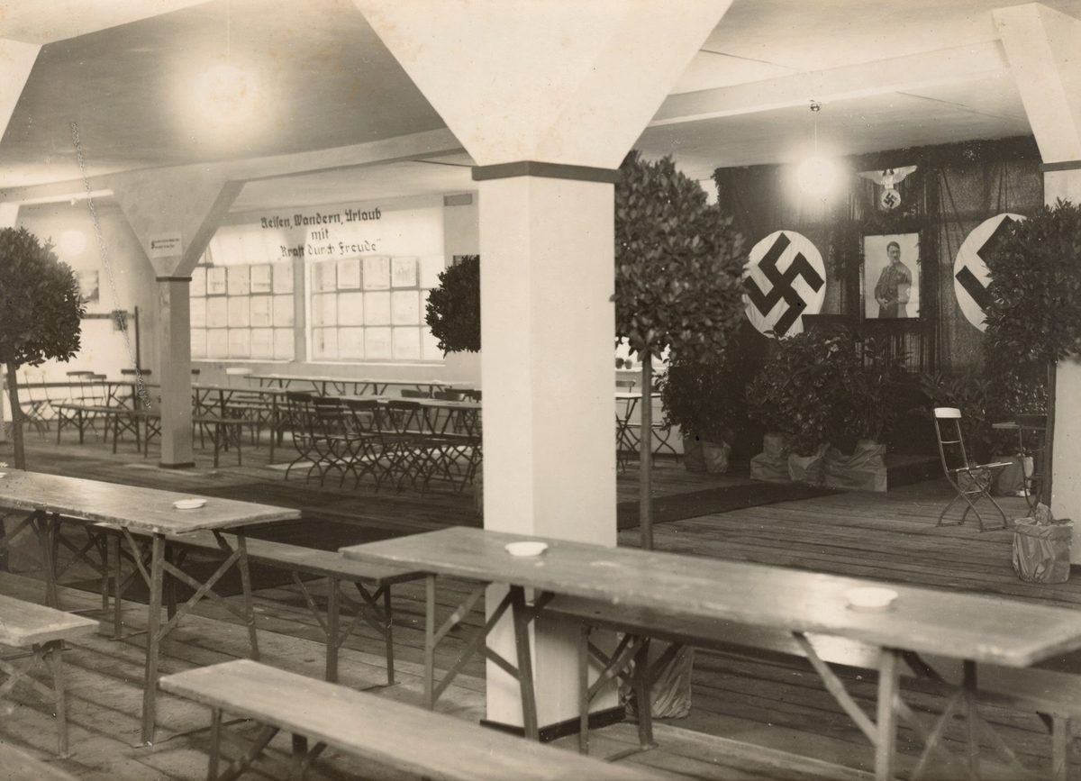 1919-1945-71