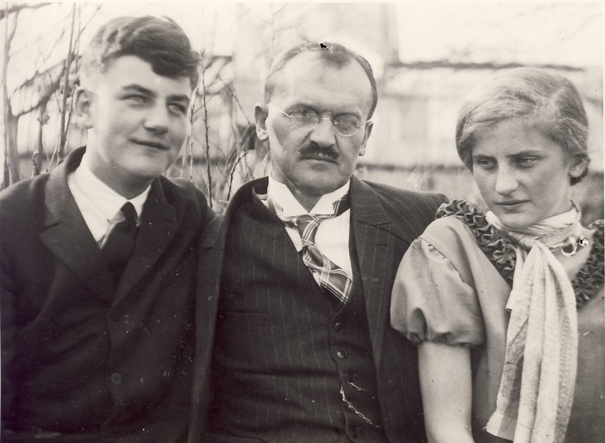 1929