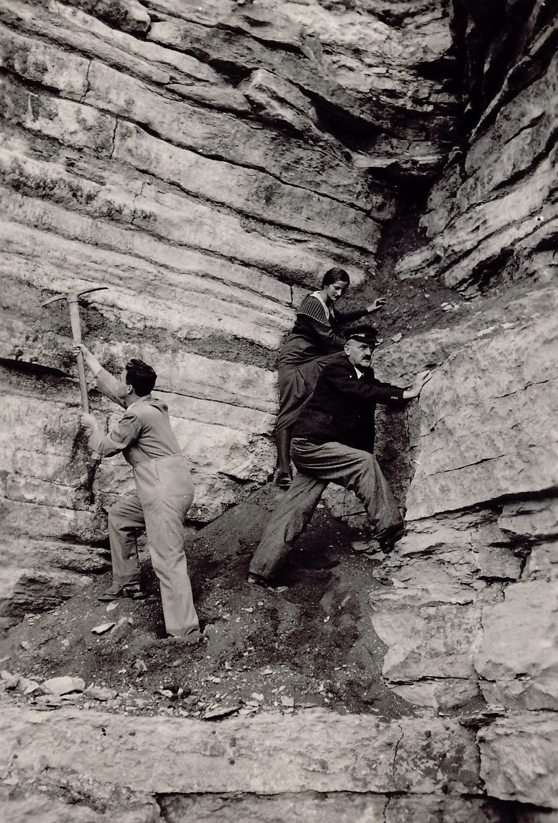 1930 Ausflug nach Pittersberg zum Steine oder Versteinerungen suchen