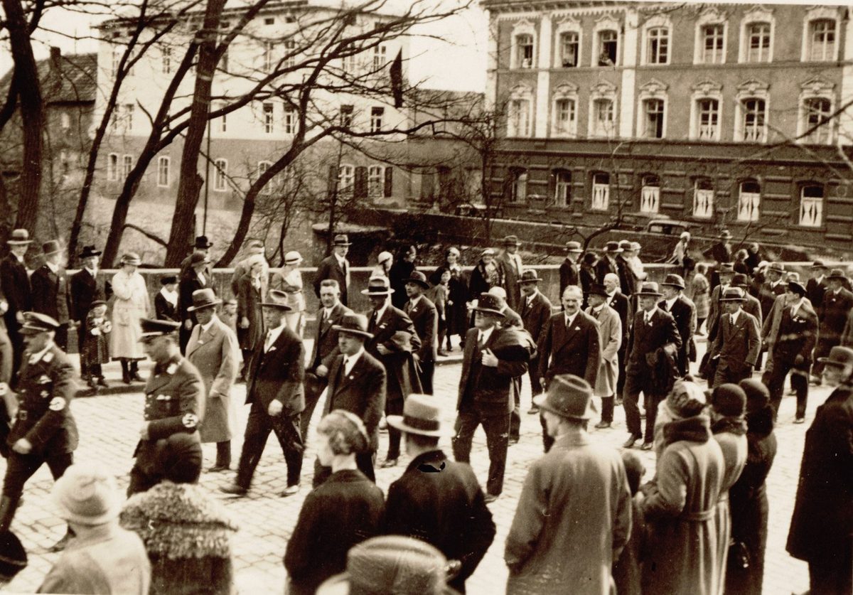 1934