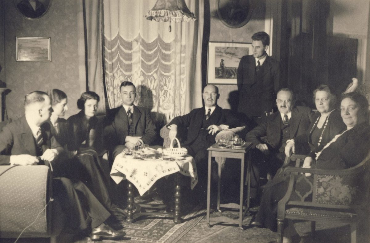 1939 Weihnachten bei GeorgII (Von links: Erich (Sohn v Georg II), Elisabeth, Maria, Kurt, Georg II, Werner, Oskar, Frau Fuchs, Helene