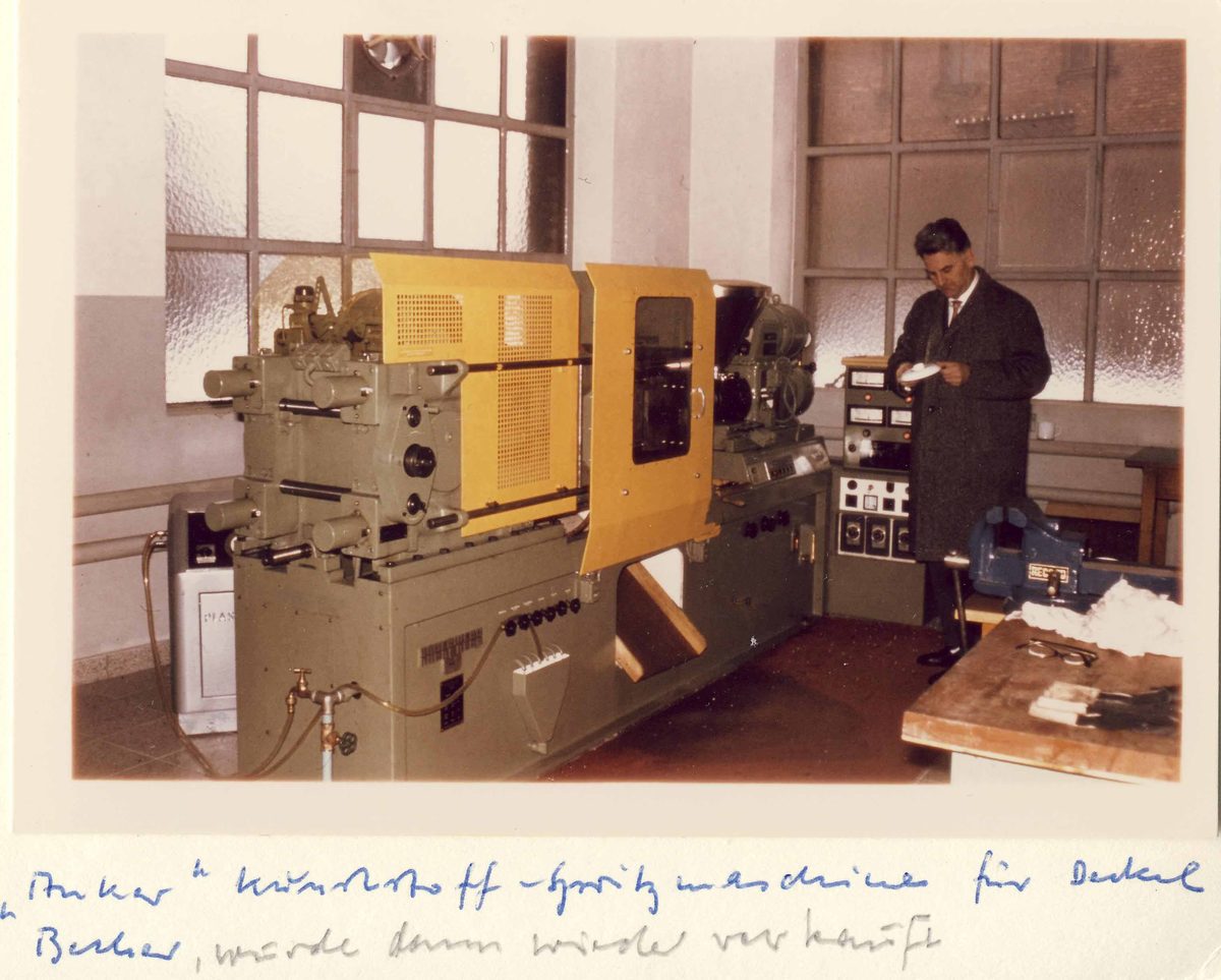 1962 Kunststoffspritzmaschine